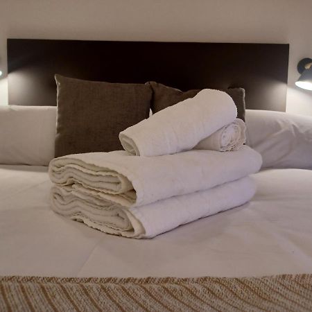 Apartamento Acogedor Junto A Calle Betis, Triana-Los Remedios Севиля Екстериор снимка
