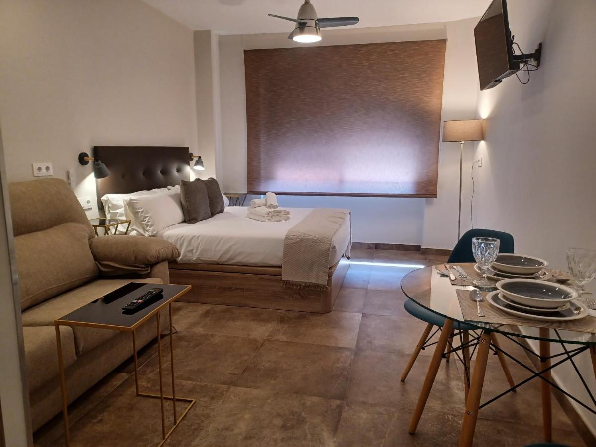 Apartamento Acogedor Junto A Calle Betis, Triana-Los Remedios Севиля Екстериор снимка