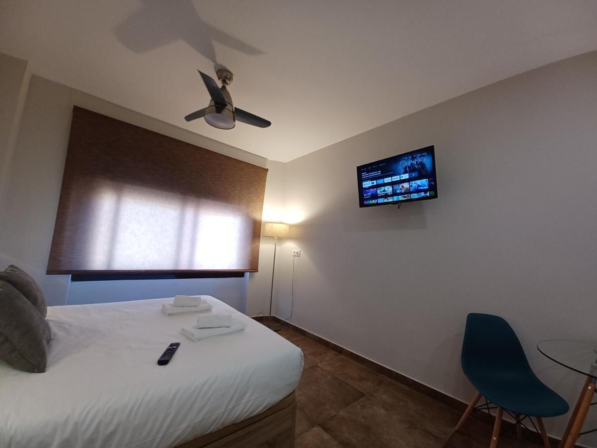 Apartamento Acogedor Junto A Calle Betis, Triana-Los Remedios Севиля Екстериор снимка