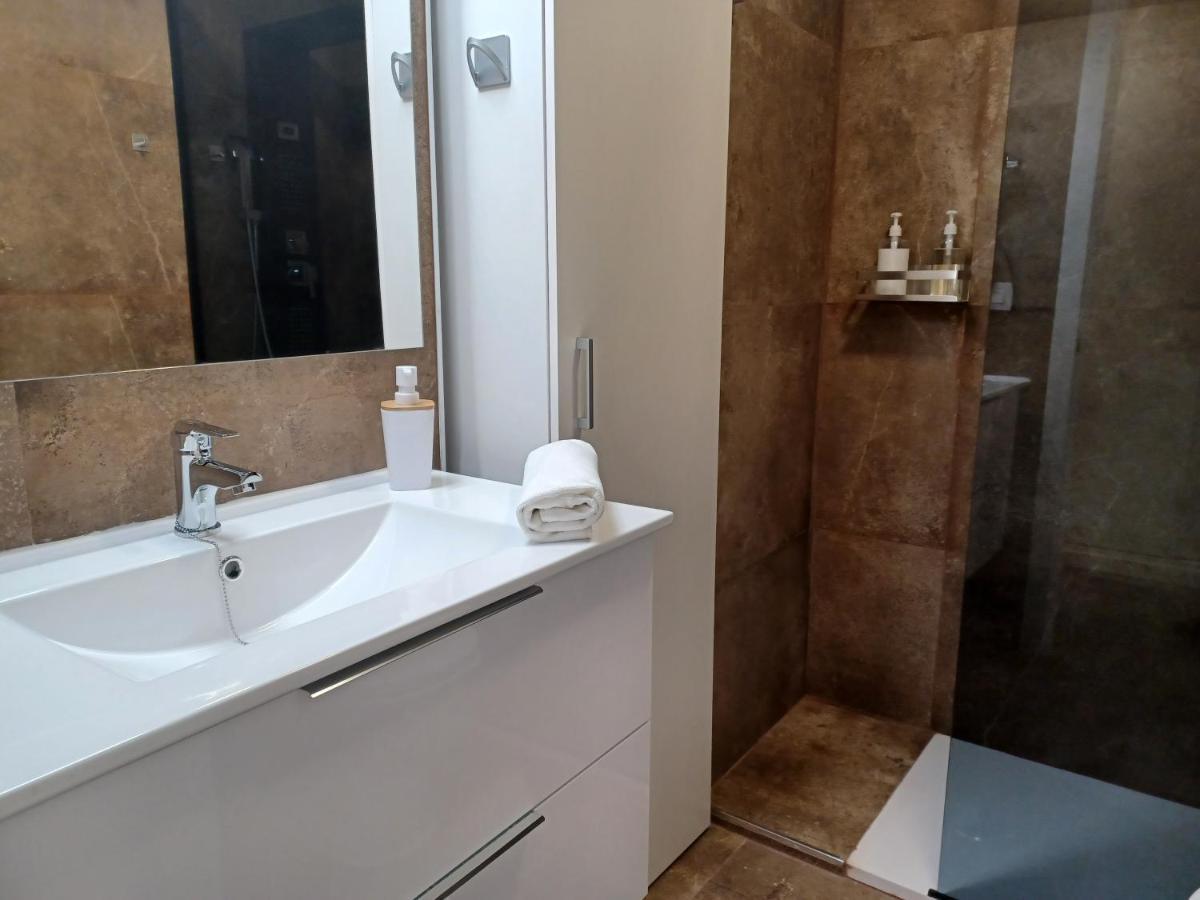 Apartamento Acogedor Junto A Calle Betis, Triana-Los Remedios Севиля Екстериор снимка