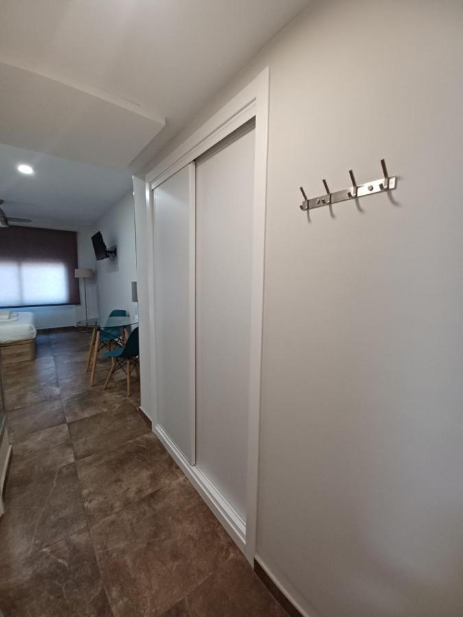 Apartamento Acogedor Junto A Calle Betis, Triana-Los Remedios Севиля Екстериор снимка