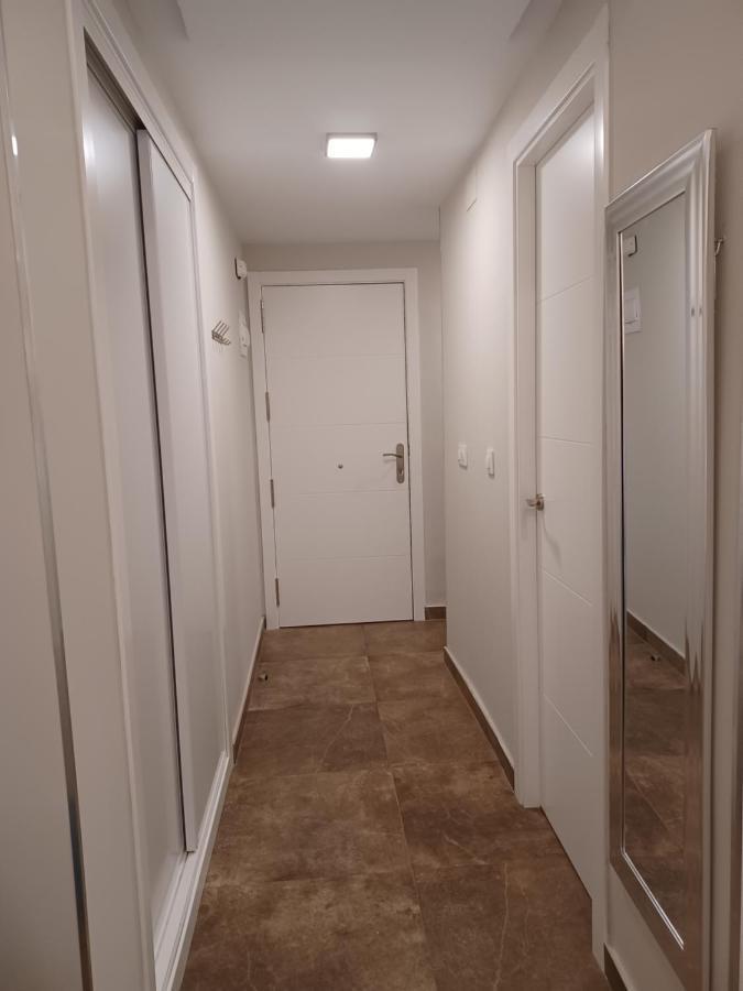 Apartamento Acogedor Junto A Calle Betis, Triana-Los Remedios Севиля Екстериор снимка