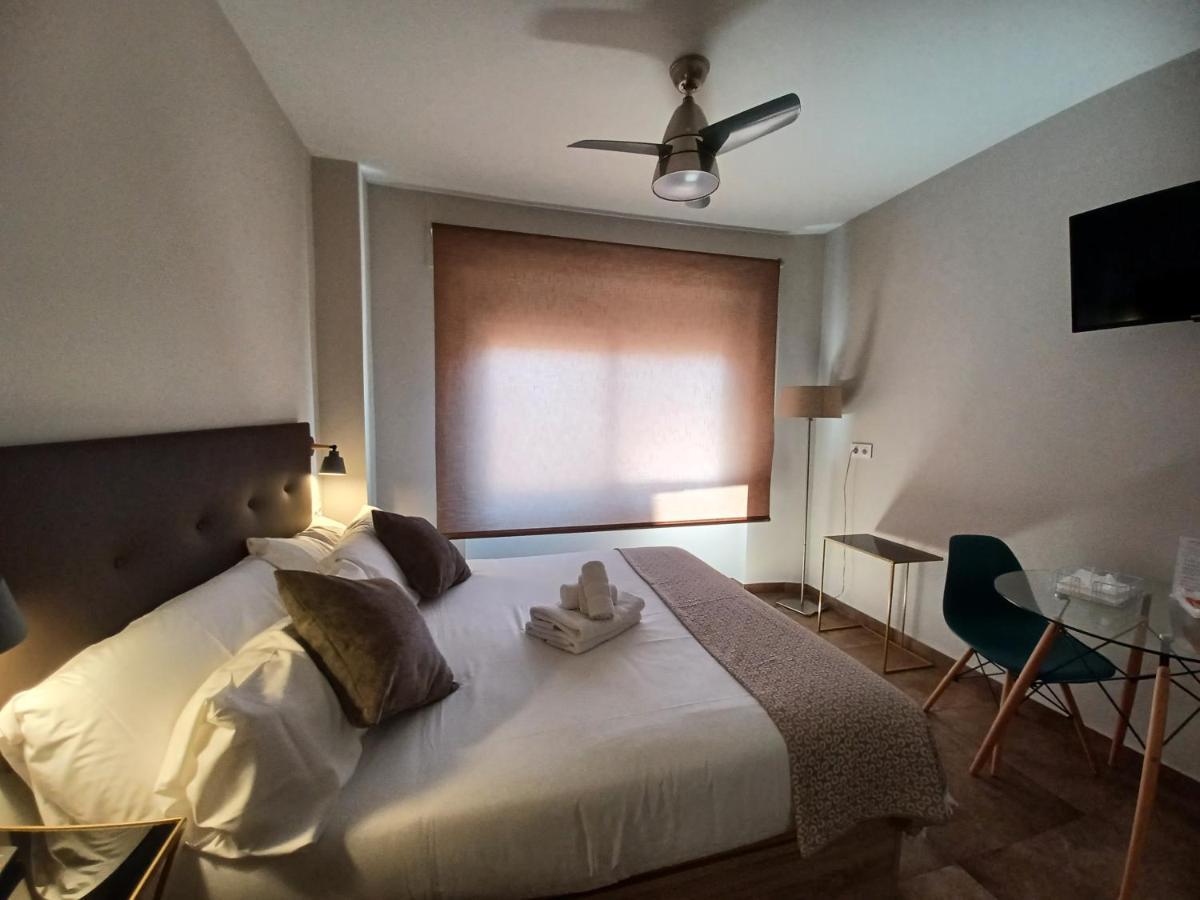 Apartamento Acogedor Junto A Calle Betis, Triana-Los Remedios Севиля Екстериор снимка