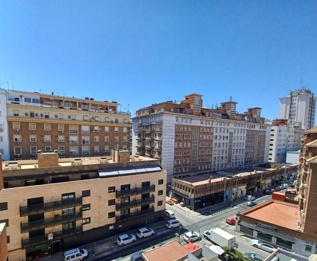 Apartamento Acogedor Junto A Calle Betis, Triana-Los Remedios Севиля Екстериор снимка