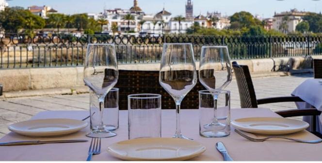 Apartamento Acogedor Junto A Calle Betis, Triana-Los Remedios Севиля Екстериор снимка