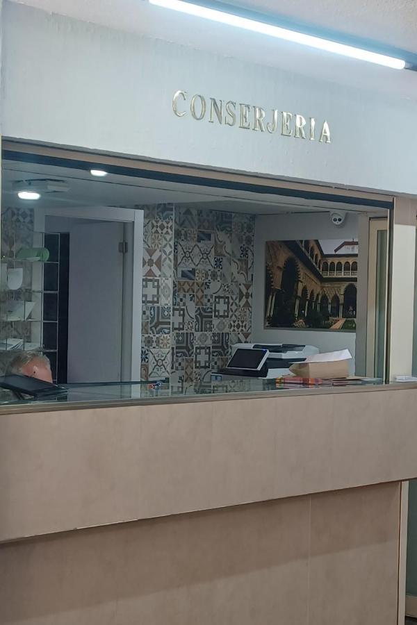 Apartamento Acogedor Junto A Calle Betis, Triana-Los Remedios Севиля Екстериор снимка