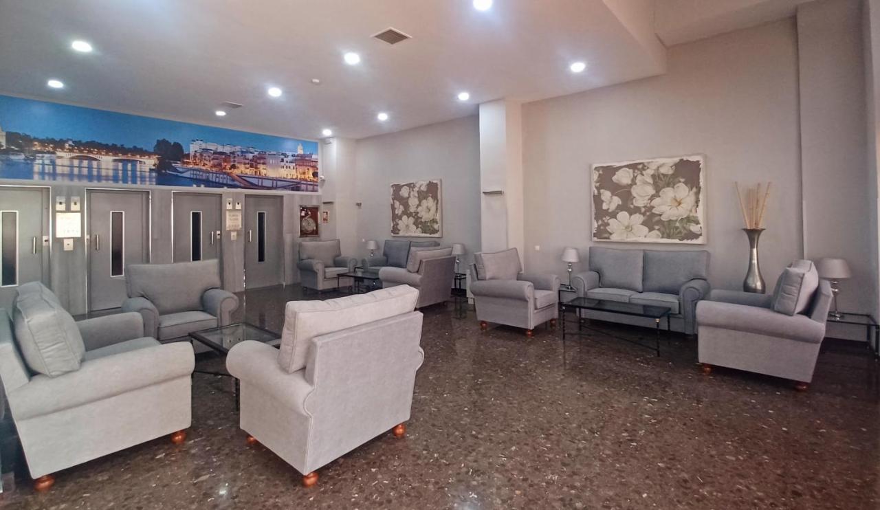 Apartamento Acogedor Junto A Calle Betis, Triana-Los Remedios Севиля Екстериор снимка